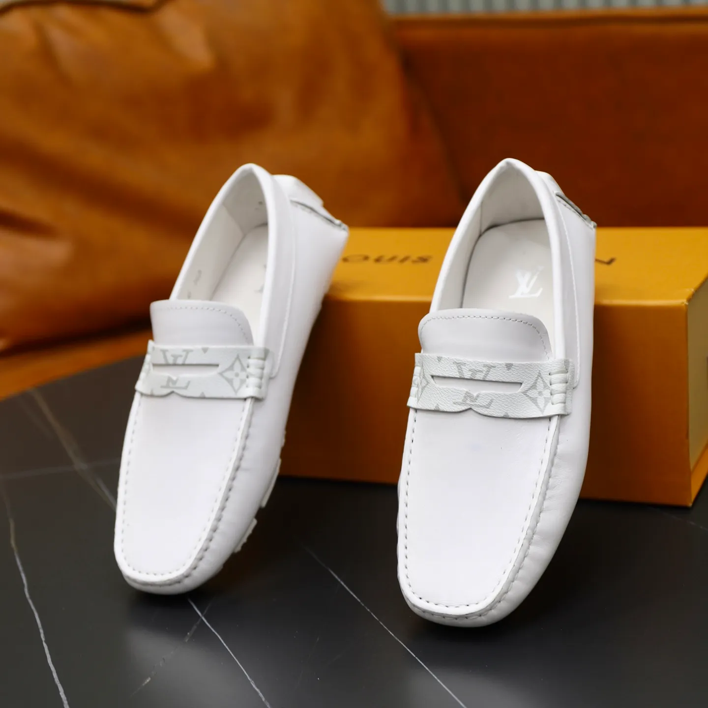 Ex-factory price: 460💰【LV】Louis Vuitton ⚠️High-end men’s driving and pedal series ⚠️38-44 (customized for 45) ⚠️All original cowhide leather! Thick and soft! Made entirely of calfskin lining! Rubber sheet anti-slip beanie sole! Three-dimensional package technology! Fashionable and classic! Handicrafts! Original high quality! Feel free to compare!